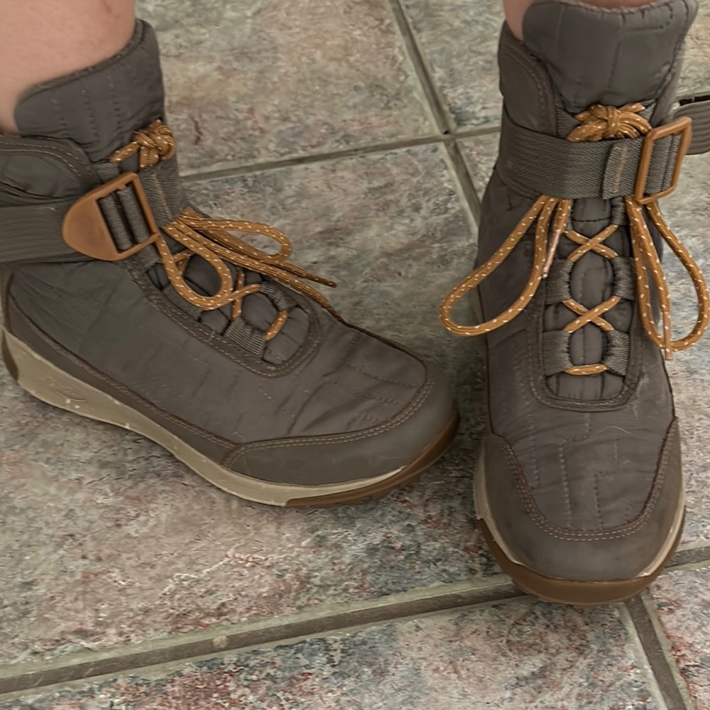 Chaco Borealis Quilt Snow Shoe #560